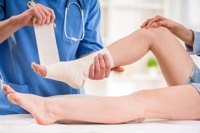 Cách điều trị đau cổ chân