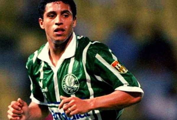 Roberto Carlos khoác áo số mấy? Roberto Carlos khoác áo số mấy?