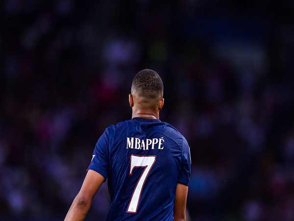 Các số áo của Mbappe qua từng thời kỳ thi đấu bóng đá