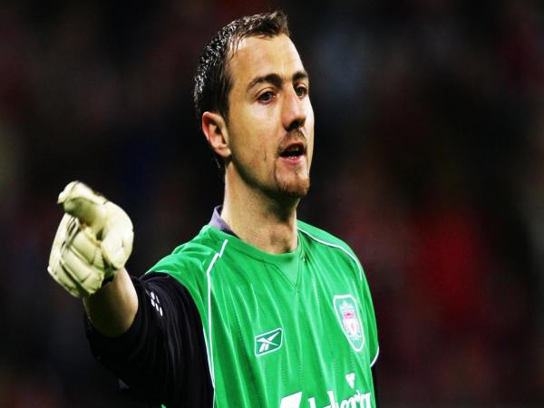 Thủ môn Jerzy Dudek của Liverpool