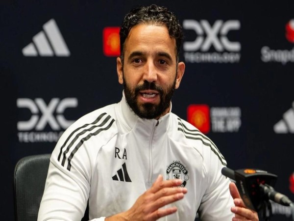 Tin MU: Amorim thừa nhận MU đổi sơ đồ 3 trung vệ