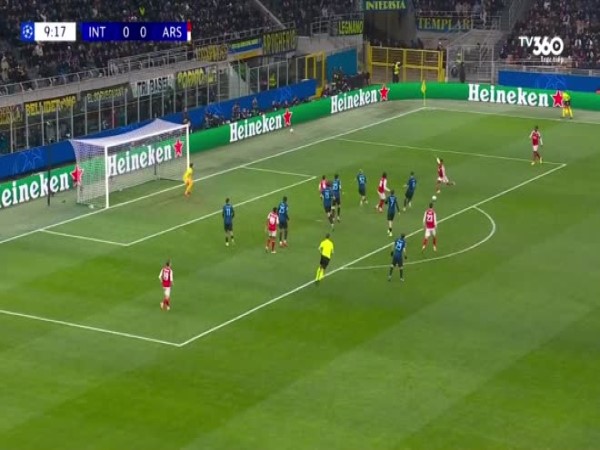 Man City chông chênh trong cuộc đua Top 8