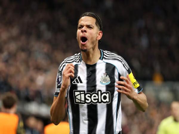 Tin MU: Thất bại từ bàn thắng ở phút 90