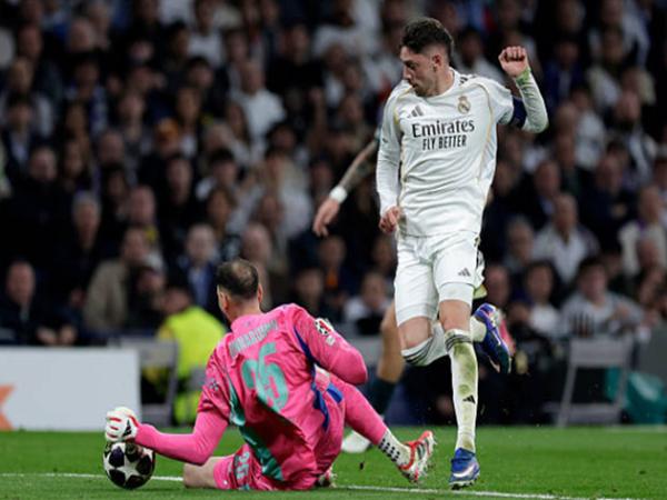 Tin Real Madrid: Valverde bước ra ánh sáng